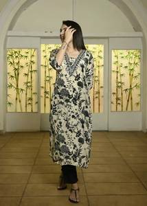 Noir crémeux couleur fantaisie imprimé fleuri coupe droite bordure pur Khatli travail à la main genou longueur fantaisie Kurti ensemble pour le bureau et le quotidien - Product Image 4