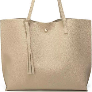 Fourre-tout classique à bandoulière pour femme en similicuir souple avec de grands compartiments et une touche élégante à glands - Product Image 1