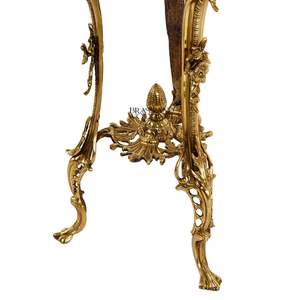 โต๊ะข้างทรงกลมขนาดเล็กหรูหรา ท็อปหินอ่อน พร้อมฐานแกะสลักลายทองคำเปลวอย่างประณีต สำหรับตกแต่งมุมพระราชวัง - Product Image 3