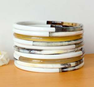 Brazalete de Cuerno de Búfalo Natural Genuino, Brazalete de Cuerno Blanco con Acabado Lacado, Estilo Moderno, Hecho a Mano, Joyería de Moda Duradera, ARTESANÍA - Product Image 3