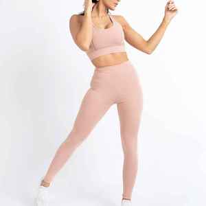 Conjunto de yoga para mujer con ajuste soporte y tejido flexible diseñado para sesiones de entrenamiento activo y uso diario. - Product Image 6