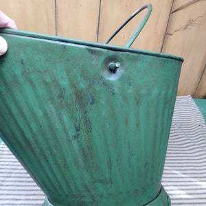 Seau à charbon en fer pur fait à la main avec métal durable enduit de poudre noire mate pour le stockage poignée portable forme unique - Product Image 2