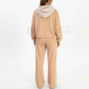 Conjunto Deportivo de Mujer con Top Corto y Pantalones Acampanados, 100% Algodón - Product Image 2