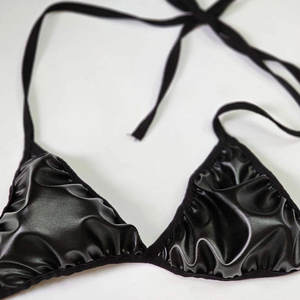 Soutien-gorge en cuir tendance pour femme, grande taille, respirant, léger, confortable, avec détails raffinés, logo frontal, maintien élevé pour le yoga - Product Image 1