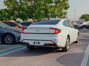 <span class=keywords><strong>Voiture</strong></span> d'occasion toutes options <span class=keywords><strong>HYUNDAI</strong></span> SONATA SE 2.4L V4 ESSENCE A/T BLANCHE 2021 – Prête à être expédiée dans le monde entier - Product Image 3