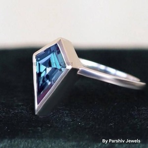 แหวนเพชรทำขึ้นอย่างสวยงามขายดีที่สุดเหมาะสำหรับสวมใส่ในชีวิตประจำวันที่หรูหราพร้อมจำหน่ายทั่วโลก - Product Image 3