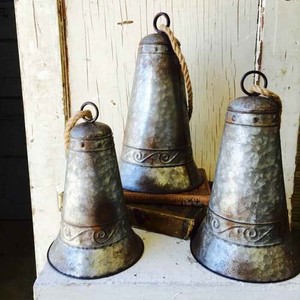 Eatching Metal Christmas Jingle Bell Latón antiguo con diseño negro Colgante Rop Decoración navideña gruesa - Product Image 3