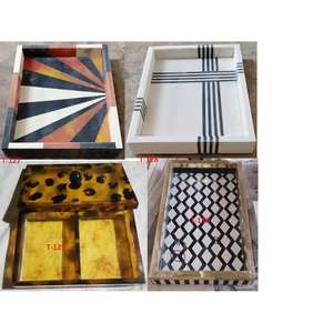 Plateau en bois artisanal moderne et écologique, motif floral, compatible lave-vaisselle et micro-ondes, portable pour la restauration et les restaurants - Product Image 1