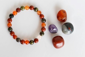 Nueva Llegada: Kit de Cristales Naturales del Zodíaco de Aries, Piedras Preciosas de Sanación, Regalo de Piedra de Nacimiento, Piedras Pulidas, Tarjeta, Pulsera de Cuentas Redondas de 8mm - Product Image 4