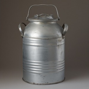 Lata de leche galvanizada hecha a mano con acabado de pátina de bronce rústico Detalles artesanales que ofrecen acento decorativo para interiores - Product Image 3