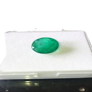 Esmeralda natural, forma ovalada y Esmeralda de calidad AAA con excelente brillo, hermosa pieza y perfecta para cualquier tipo de joyería - Product Image 1