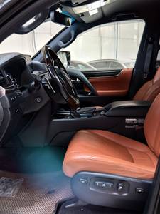 Lexus LX 450d V8 4.5L Turbo essence 4x4 SUV automatique, toit ouvrant, sièges en cuir foncé, 6 places, 24000 km, 360 LED, neuf/d'occasion, 2017 - Product Image 4