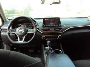 Usado 2024 2.5 SV FWD Volante a la Izquierda Interior Oscuro Asientos de Tela con Control de Crucero Adaptativo Automático Inteligente Listo para Conducir - Product Image 2