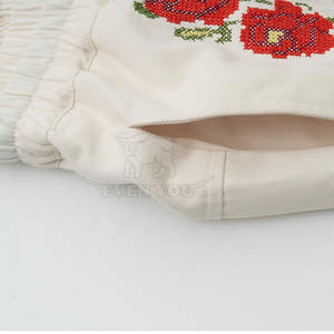 Pantalones Deportivos Bordados para Mujer, Diseño con Costuras Detalladas y Corte Holgado, Oferta en Línea - Product Image 4