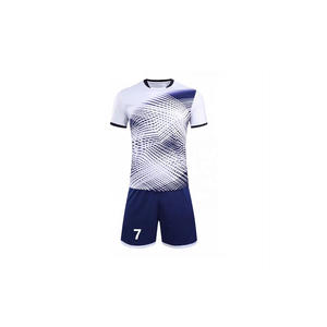 Ensemble d'uniformes de football respirants de haute qualité pour hommes Conceptions et couleurs personnalisées Kits de vêtements de football de qualité supérieure pour équipe - Product Image 2
