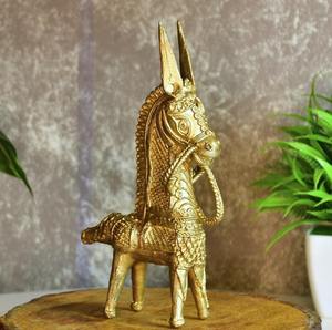 Pièce maîtresse décorative de cheval en or de designer Figurine animale élégante pour la maison, le bureau et la table. - Product Image 5