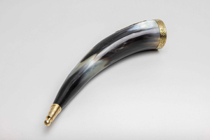 Auténtico Cuerno Vikingo Ecológico para Beber, Soporte de Hierro Forjado a Mano, Diseño Moderno, Hecho de Cuerno de Buey Natural Sellado, Artesanía en Forma de Media Luna - Product Image 4