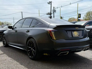 Voitures d'occasion propres, rapides et abordables : Cadillac CT5 Sport Sedan 4D 2020, prête à être expédiée - Product Image 2