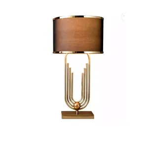 Новое поступление, дизайнерская Роскошная настольная лампа для отеля с индивидуальным цветом, доступная для украшения, производство в Индии
