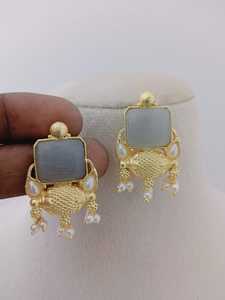 ชุดต่างหูทรงสี่เหลี่ยมลายรอยัลเมย์ูราสีมรกตดีไซน์ไม่ซ้ำใครสำหรับผู้หญิงและสตรีสินค้าแฟชั่นดูหรูหราและสง่างาม - Product Image 2