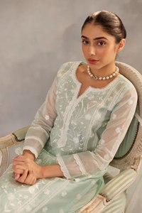 Pantalon Kurti brodé élégant Dupatta Set Organza avec intérieur et pantalon en dentelle crêpe, tailles en gros en vrac de qualité supérieure - Product Image 2