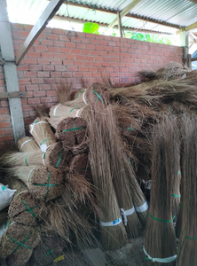 Bâton de balai à feuille de noix de coco solide et léger pour usage commercial et domestique - Product Image 6