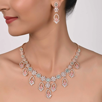 Ensemble de boucles d'oreilles et collier en pierre de cristal rose et bleu plaqué or Aqua et Quartz Rose ensemble de bijoux en pierre de mariée indienne pour femmes