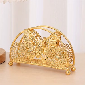 La construcción de metal dorado de alta calidad y duradera garantiza que el servilletero de diseño permanezca como un accesorio esencial durante años. - Product Image 6