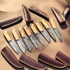 Couteau de chasse en acier Damas à manche en os, lame fixe artisanale, dureté 56HRC, pointe tombante, facile à transporter, étui en cuir OEM - Product Image 1