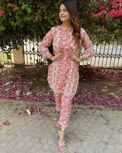 DESIGNER FÊTE WEAR LOURDE GEORGETTE IMPRESSION NUMÉRIQUE TOP-PENT - Product Image 3