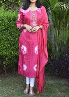 Berat Shibori dan bordir kerja Kurti dengan Dupatta untuk pesta pernikahan Outdoor Wear tersedia dengan harga grosir