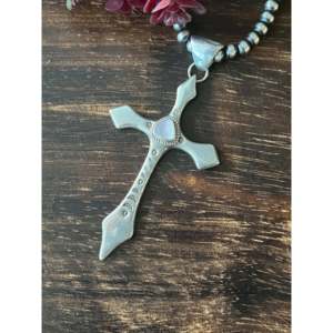 Pendentif croix en nacre et argent sterling, objet culturel Navajo de collection - Product Image 4