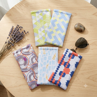 Étui souple pour lunettes de soleil en microfibre imprimé numérique personnalisé Blue Feather avec logo, pochette portable pour lunettes