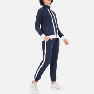 Conjunto de chándal de poliéster con capucha para mujer al por mayor equipo de entrenamiento de moda personalizable para invierno patrón sólido - Product Image 2