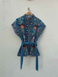 Chaleco Bordado Suzani de Terciopelo Azul con Cinturón, Chaleco Floral Bohemio para Festivales, Chaqueta Étnica, Chaqueta Corta sin Mangas Bohemio - Product Image 3