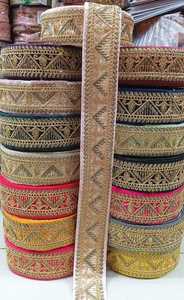 Lacets brodés et à paillettes sur mesure adaptés aux projets d'art et d'artisanat idéal pour la revente disponible en rose noir et bleu - Product Image 3