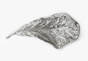 Prix de gros Plateau de service en forme de feuille en métal massif argenté de créateur pour la décoration de la maison et des hôtels - Product Image 4