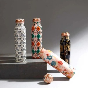 Bouteille en cuivre pour cadeau, œuvre d'art Meena, bouteille ayurvédique en cuivre avec impression mandala, bouteille d'eau en cuivre pur 1L, design mandala - Product Image 5