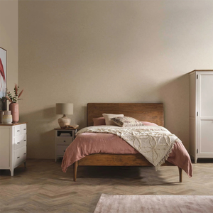 Base de Cama de Madera de Teca Maciza de Estilo Escandinavo de Mediados de Siglo con Cabecera Redondeada y Patas Cónicas - Product Image 1