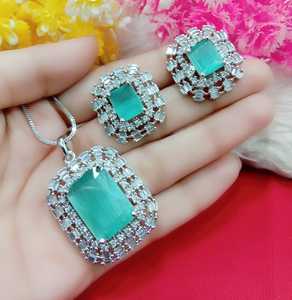 Tendance américain diamant pendentif ensemble Cz pierre fête porter Premium Design indien femmes bijoux à la main en vrac produit - Product Image 5