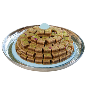 Bandeja decorativa moderna para chocolate Bandeja de chocolate de metal martillado de gran calidad Bandeja para servir dulces para fiestas y eventos de cumpleaños - Product Image 1