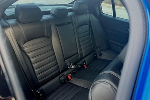 Sport Carbon de 280 hp con motor turbo de 4 cilindros, en buen estado. - Product Image 4