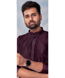 Nouvelle tendance pakistanaise ThobeKurtaPajama ensemble pour hommes en tissu de coton indien avec un design élégant de chaîne de bouton de cou de col - Product Image 5