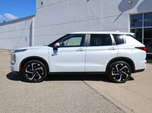 Auto Usado en Buen Estado 2024, Out Lander PHEV SE Sedán en Venta, Tracción en las Cuatro Ruedas, Transmisión Automática, Asientos de Cuero, Techo Corredizo - Product Image 5