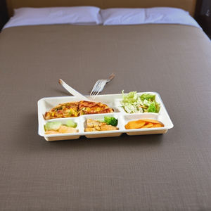 Thali jetable biodégradable écologique résistant et durable à 8 compartiments, carré, étanche, compatible micro-ondes, sans BPA, de qualité alimentaire - Product Image 3