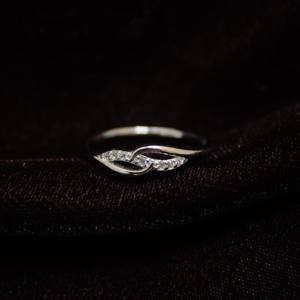 Elegante y Delicado Anillo de Plata de Ley 925 con Circonita, Joyería Fina Hecha a Mano, Diseño Minimalista, Banda Delgada, para Aniversario, Boda, Fiesta - Product Image 1