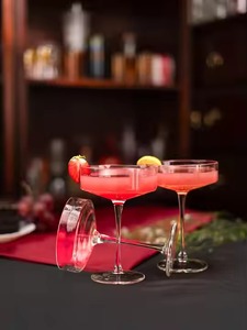 Copa de cóctel con logotipo personalizado de alta calidad, cristalería personalizada para bares o centros turísticos y bebidas disponibles para cantidades a granel - Product Image 4