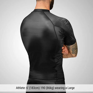 Rash Guard respirant à manches courtes pour hommes fabriqué au Pakistan Slim Fit Rash Guard Nouveau design Hommes Rash Guard en gros - Product Image 6