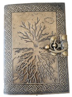 Grand arbre de vie gaufré avec motifs anciens latéraux Carnet de notes en cuir véritable anthracite Laiton antique C-Lock & Deckle Papiers d'art
