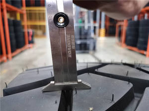 Neumático comercial de alta resistencia 295/75R22.5 16PLY que ofrece manejo estable de la carga, agarre confiable y rendimiento de carcasa reforzada. - Product Image 2